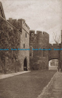R624302 Tower Of London. View Along Outer Ward. Gale And Polden. 1849 - Sonstige & Ohne Zuordnung