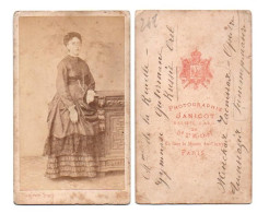 (Photo Carte De Visite) 241, Portrait De Femme, Janicot à Paris, Madame De La Reuelle - Personnes Anonymes