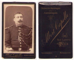 (Photo Carte De Visite) 210, Portrait Militaire, Sapeur Pompier Ou Gendarme Par Albert Capelle à Paris, Officier ? - Guerra, Militari