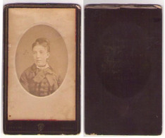 (Photo Carte De Visite) 201, Portrait De Femme Par Touzery à Orléans - Personnes Anonymes