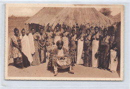 Cameroun - N'GAOUNDÉRÉ - Chef Foulbé Avec Ses Femmes - Ed. George Goethe  - Camerun