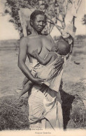 Madagascar - NU ETHNIQUE - Femme Imerina Allaitant Son Enfant - Ed. Robert D...  - Madagaskar