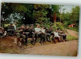 39882321 - Landser Beim Gemeinschaftlichen Mittagessen Im Felde Fotograf Eberth Feldpost WK I Res.-Inf.-Regt. 106 - Autres & Non Classés