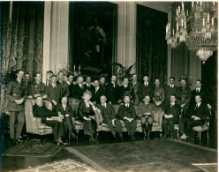 Photo Queen Mary, Reine D'Angleterre(Marie De Teck) Entouré De Proches Et Militaires Après 1936,format 19/24 - Famous People