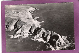 29 POINTE DU RAZ  Vue Générale Aérienne De La Pointe Et Le Sémaphore - La Pointe Du Raz