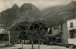 06* MENTON   La Place Du Hameau   (CPSM 9x14cm)   RL21,0551 - Menton