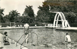 03* VICHY   Piscine Du Sporting   (CPSM 9x14cm)   RL21,0311 - Vichy