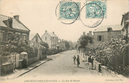 14* ARROMANCHES LES BAINS  La Rue De Bayeux      RL21,1667 - Arromanches