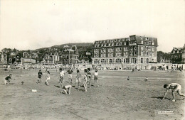 14* BLONVILLE S/MER  La Plage (CPSM 9x14cm)       RL21,1599 - Autres & Non Classés