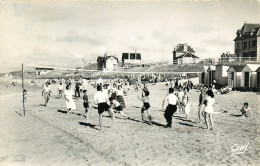 14* LE HOME S/MER « volley »  Sur La Plage  (CPSM 9x14cm)      RL21,1566 - Autres & Non Classés