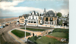 14* VILLERS S/MER   Place Mermaz – Hotel « bonne Auberge » (CPSM 9x14cm)   RL21,1495 - Villers Sur Mer