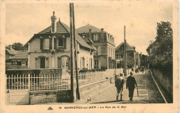 14* BERNIERES S/MER   La Rue De La Mer    RL21,1426 - Autres & Non Classés