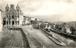 16* ANGOULEME  Cathedrale St Pierre   (CPSM 9x14cm)     RL21,2022 - Angouleme