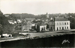 16* NANTEUIL EN VALLEE Entree Du Bourg   (CPSM 9x14cm)     RL21,1985 - Autres & Non Classés