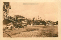 14* LISIEUX     La Place De La Gare    RL21,1784 - Lisieux