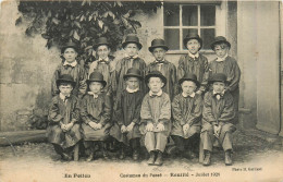 86* REUILLE  Costumes Du Passe – Groupe De Garcons – Juillet 1928    RL32,0088 - Kostums