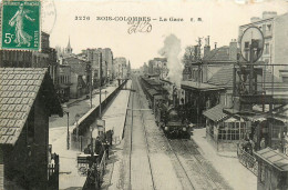 92* BOIS COLOMBES  La Gare  - Train       RL32,0643 - Autres & Non Classés