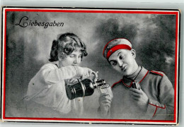 39882821 - Junge Frau Schenkt Landser Ein Glas Bier Nach Schwarz-Weiss-Rot WSSB 1014/III Feldpost 6. Bayer. Inf.-Div. - Guerre 1914-18