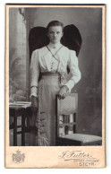 Fotografie Josef Futter, Steyr, Pfarrgasse 14, Portrait Junge Frau In Weisser Tracht Mit Schleife  - Anonymous Persons