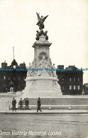 R627026 London. Queen Victoria Memorial. The Classical Series - Sonstige & Ohne Zuordnung