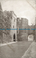 R627040 Tower Of London. View Along The Outer Ward. Gale And Polden - Other & Unclassified