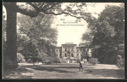 AK Kiel, Kgl. Universität Mt Kaiser Wilhelm-Denkmal  - Kiel