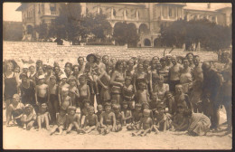 Group Men Bikini Women Boys And Girls On Beach Old Photo 9x12 Cm # 41326 - Personas Anónimos