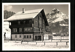 AK Engelberg, Berghaus & Ferienheim S.J.H. Im Winter  - Engelberg