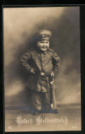AK Vater`s Stellvertreter, Kleiner Soldat In Uniform, Kinder Kriegspropaganda  - Weltkrieg 1914-18