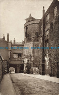 R626172 Tower Of London. View Along The Outer Ward Looking Towards The Byward To - Other & Unclassified