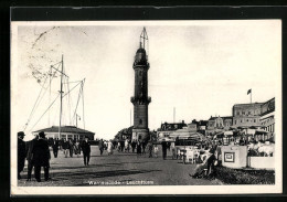 AK Warnemünde, Leuchtturm Mit Passanten  - Autres & Non Classés