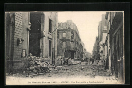 CPA Reims, Une Rue Après Le Bombardement  - Reims