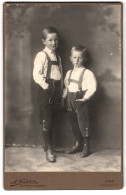 Fotografie A. Kaldori, Linz, Landstr. 26, Zwei Jungen In Trachtenhosen  - Anonymous Persons