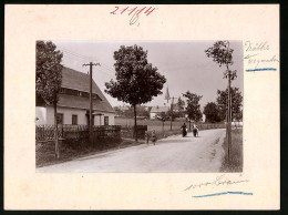 Fotografie Brück & Sohn Meissen, Ansicht Deutsch-Einsiedel, Dorfstrasse Mit Blick Zur Kirche, Kindermädchen Kinderwa  - Plaatsen