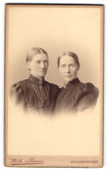 Fotografie Wilh. Thieme, Halberstadt, Zwei Bürgerliche Damen In Kleidern  - Personnes Anonymes