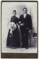 Fotografie Drabe & Sternbacher, Augsburg, Brautpaar Im Schwarzen Hochzeitskleid Und Anzug  - Anonymous Persons