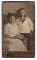 Fotografie Knackstedt & Nähter Nachf., Cuxhaven, Mutter Anni Bartels Mit Ihrem Sohn Theo Bartels Im Matrosenanzug  - Anonymous Persons