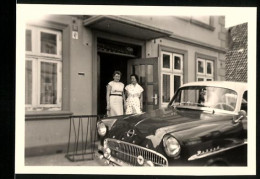 Fotografie Dobers, Hamburg, Auto Opel Rekord, Damen Nebst PKW  - Automobiles