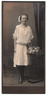 Fotografie M. Hähnel, Jahnsdorf I. Erzgb., Junge Dame Im Weissen Kleid  - Personnes Anonymes