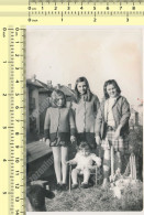 Cute Kids Girls Outside Portrait Fillettes  Enfants OLD  PHOTO ANCIENNE REAL - Personnes Anonymes