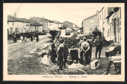 CPA Beney-sur-Meuse, Vue De La Rue Avec Des Soldats  - Autres & Non Classés