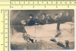 REAL PHOTO Surréalisme Photo Montage - Men With Toy On The Plane, Groupe D'hommes Dans Un Avion - Personnes Anonymes