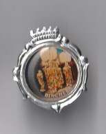 PIN'S THEME VILLE DE BINCHE  EN BELGIQUE  GILLE  DE BINCHE  FOLKLORE  BLASON - Cities