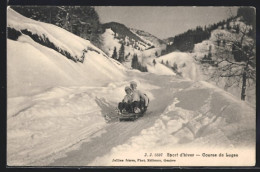 AK Zwei Jungen Fahren Mit Dem Schlitten Im Schnee  - Deportes De Invierno