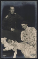 AK Das Krpnprinzenpaar Mit Ihrem Sohn Kronprinz Wilhelm Von Preussen  - Familias Reales