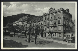 AK Triberg, Gasthaus Engel Am Marktplatz Mit Litfasssäule  - Triberg