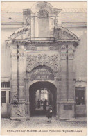 51 - CHALONS-sur-MARNE - 1907 - Ancien Portail De L'Eglise St-Louis (Animation) - Châlons-sur-Marne