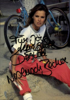 CPA Schauspielerin Desiree Nosbusch Becker, Portrait, Autogramm, Fahrrad - Schauspieler