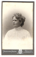 Fotografie Atelier H. M., Potsdam, Brandenburgerstr. 30, Bürgerliche Dame Mit Lockenfrisur In Weisser Bluse  - Anonyme Personen