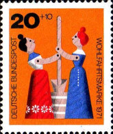 RFA Poste N** Yv: 551 Mi:705 Wohlsfahrtsmarke Femmes Battant Le Beurre - Unused Stamps